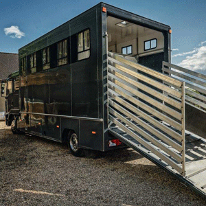 needaride-horsebox-with-ramp